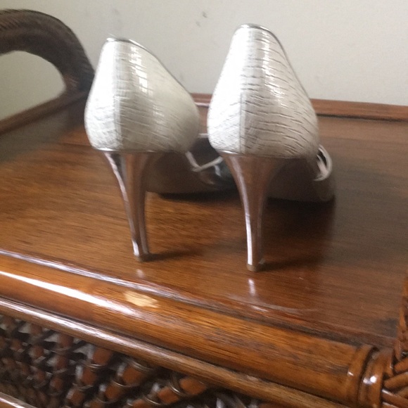 New Seychelles, never been worn Silver pumps - Picture 3 of 5